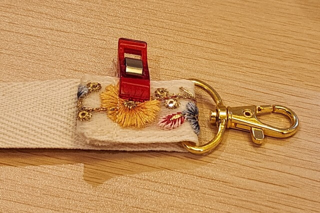 インド刺繍リボンのショルダーストラップ(スマホショルダー)の作り方