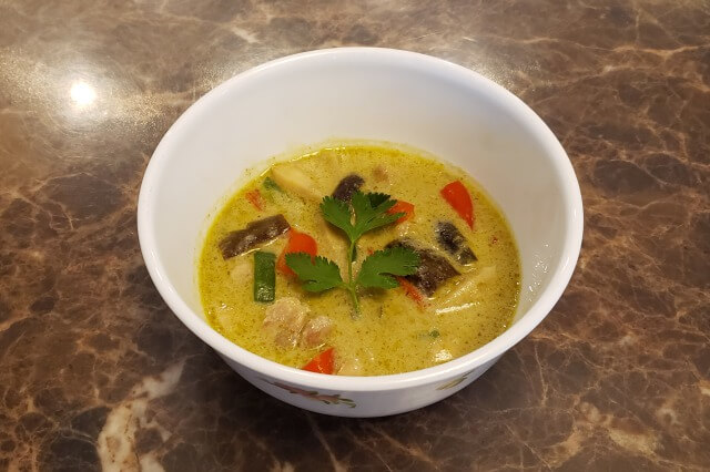 【ホットクック】鶏肉とナスのグリーンカレーの料理の手順