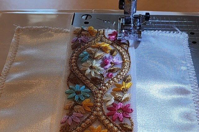 インド刺繍リボンのシュシュの作り方｜豪華で高級感があります