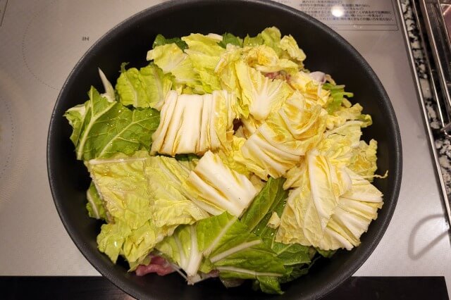 豚肉と白菜と春雨のオイスターソース煮込みの料理の手順