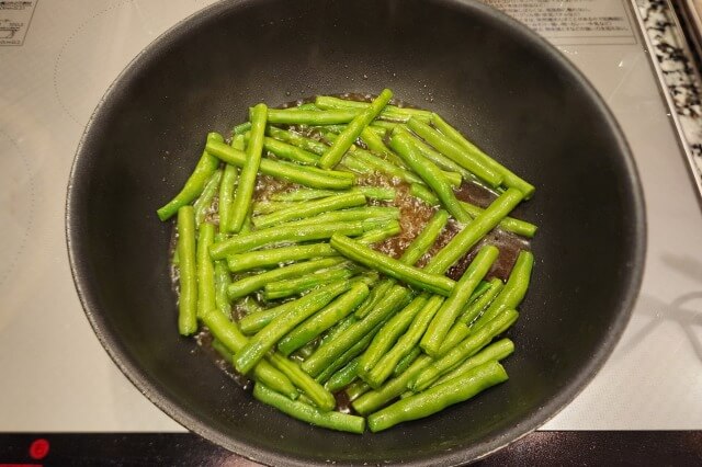 牛肉とさやいんげんの甘醤油炒め煮の料理の手順