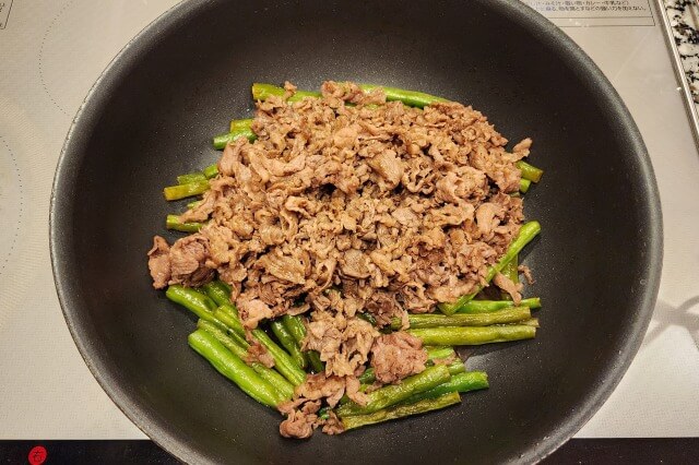 牛肉とさやいんげんの甘醤油炒め煮の料理の手順