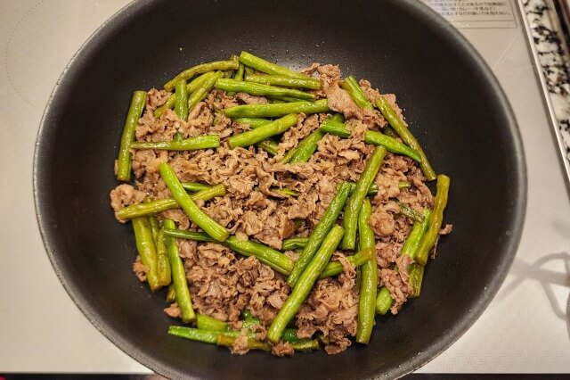 牛肉とさやいんげんの甘醤油炒め煮の料理の手順