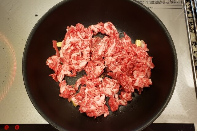 薄切り牛肉・春雨・白菜のオイスターソース炒め｜料理の手順