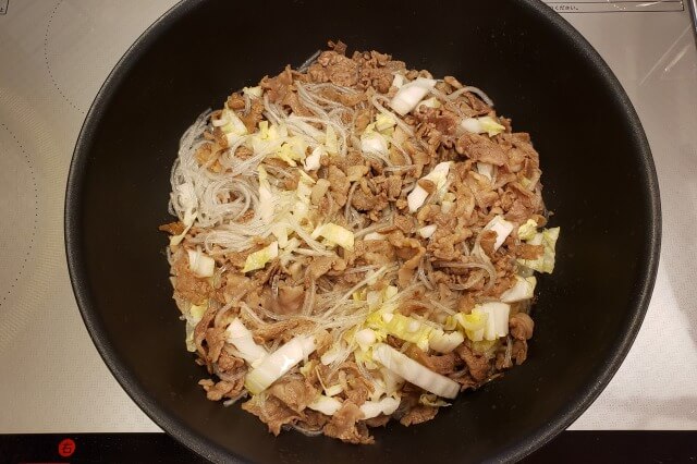 薄切り牛肉・春雨・白菜のオイスターソース炒め｜料理の手順