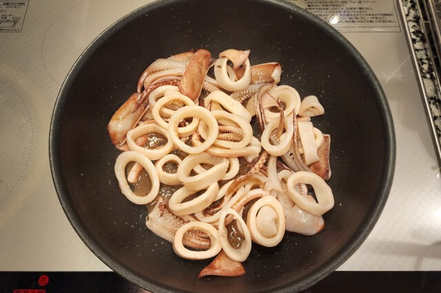 イカのトマト煮込みの料理の手順