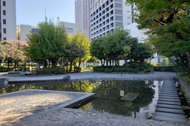 本郷給水所公苑の和風庭園｜池と東屋のある日本庭園