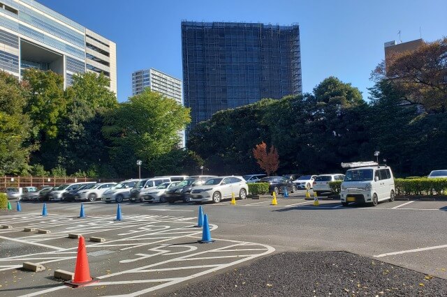 新宿御苑の駐車場｜大木戸門の隣にTimesの大木戸駐車場があります