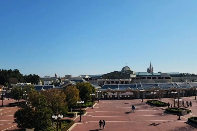 東京ディズニーランドホテルの目の前は東京ディズニーランド！