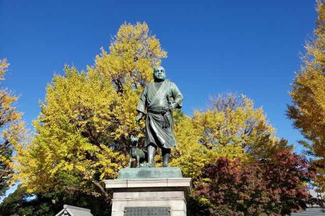 上野(恩賜)公園の紅葉スポット｜西郷隆盛像のイチョウ