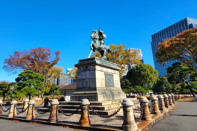 皇居外苑のイチョウ・ケヤキ・モミジの紅葉