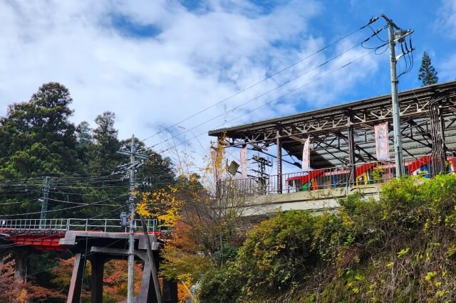 御岳山のケーブルカー周辺の紅葉