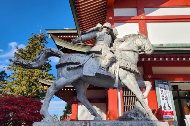 御岳山の随身門～山頂