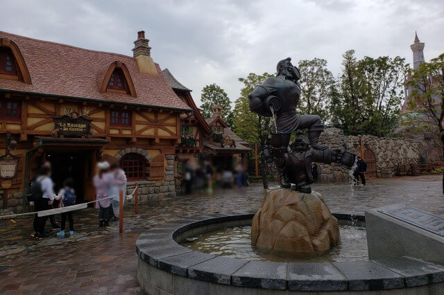 ディズニーランドの美女と野獣エリア｜ベルの住む村