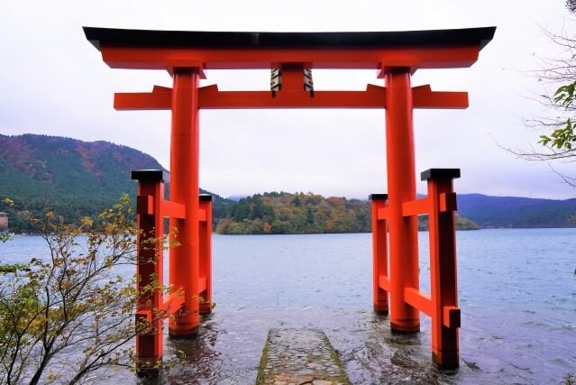 箱根神社を英語で説明