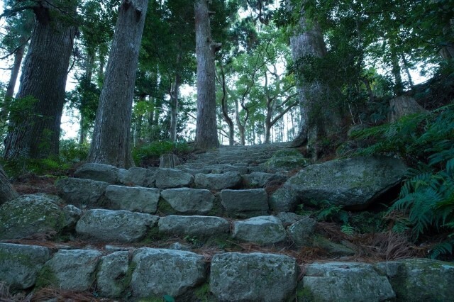 熊野古道の道を英語で説明