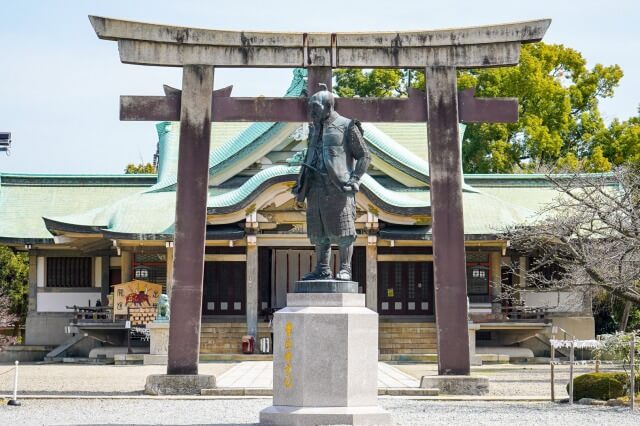 大阪城公園を英語で説明