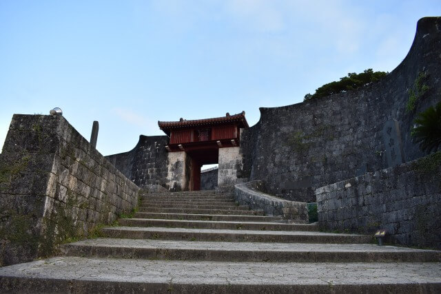 首里城の歴史を英語で説明