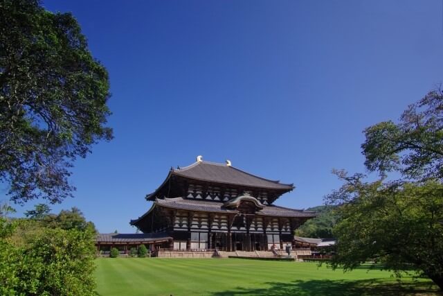 東大寺の大仏殿を英語で説明