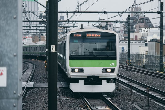 東京の交通機関を英語で説明