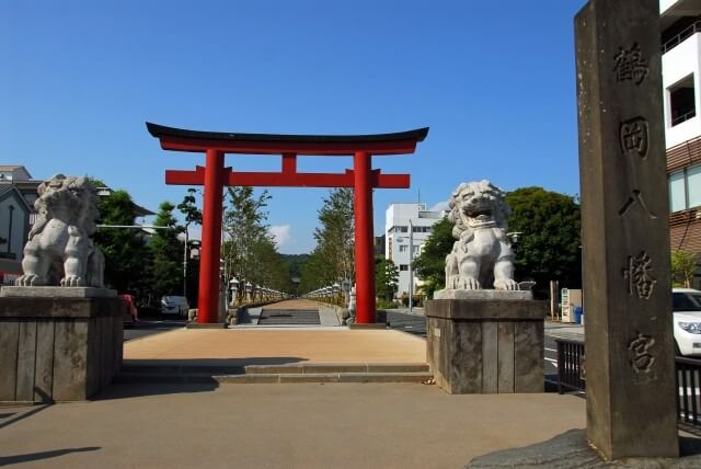 鶴岡八幡宮を英語で説明