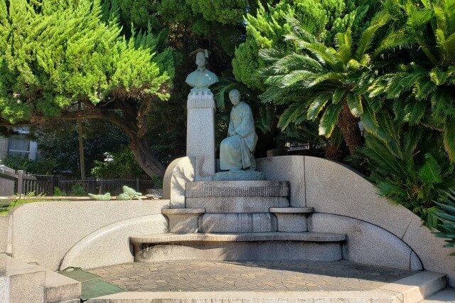 鳩山会館の庭園