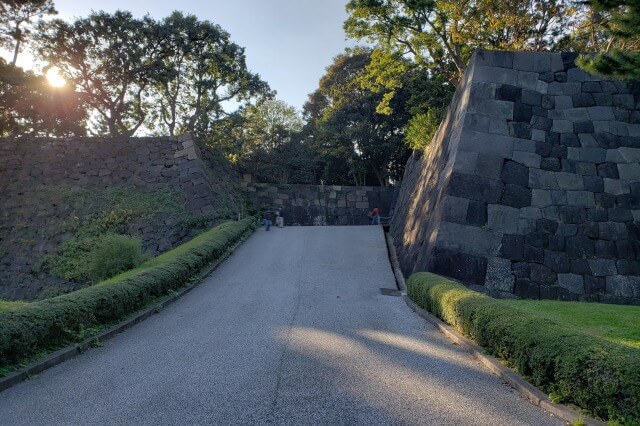 皇居東御苑の見どころ｜汐見坂