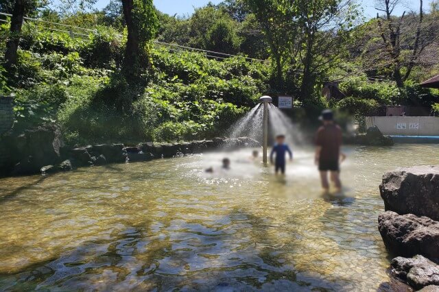 こどもの国（神奈川県横浜市）で水遊び｜せせらぎのじゃぶじゃぶ池