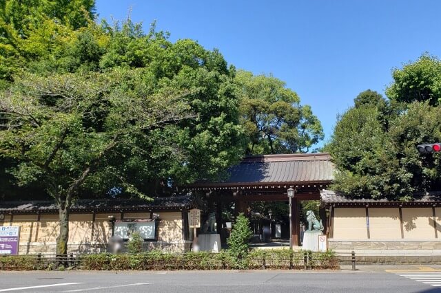 靖国神社への行き方｜市ヶ谷駅から行く場合（南門）