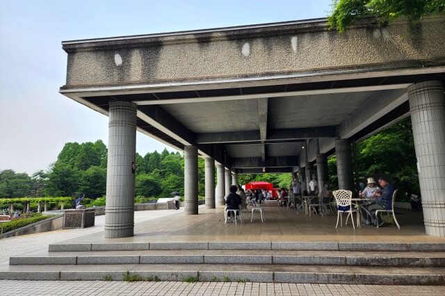 神代植物公園のバラ園テラス