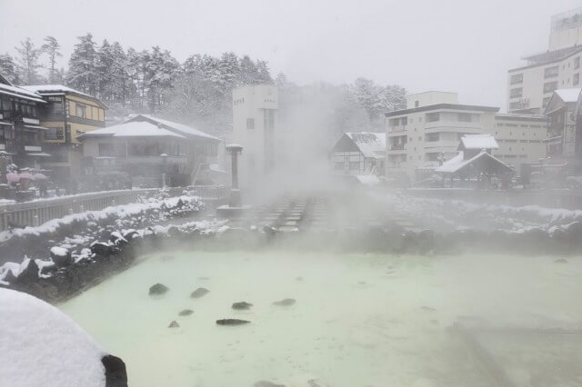 草津温泉の雪景色