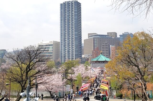 不忍池辯天堂（弁天堂）の桜(花見)の時期の屋台(出店・露店)