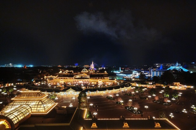 ディズニーランドホテルの夜の風景